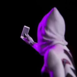 Mondo Spider-Man – Spider-Gwen Statue Exclusive Toys